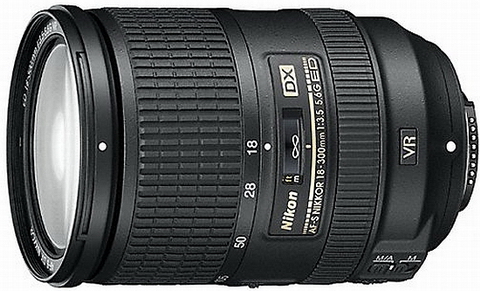 Objektiv Nikkor 18-300mm F3,5-5,6 VR s 16,7× zoomem
