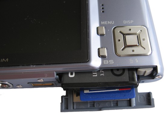 Casio Exilim Card EX-S600: Asijský plátek na fotografický způsob