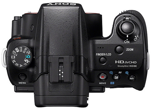 Sony SLT-A37, nový low-end s univerzálním objektivem