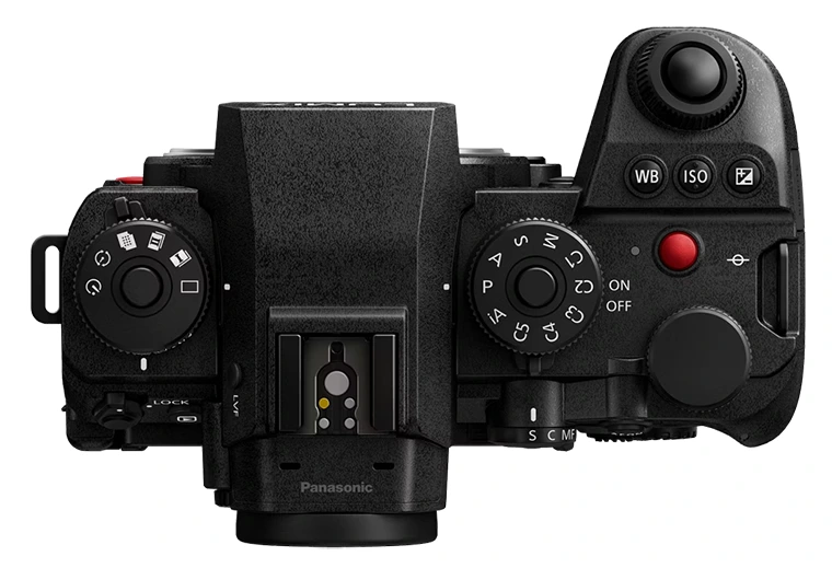 Panasonic Lumix S1 IIE dostal hybridní fázový AF a open-gate 6K video