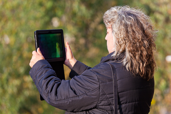 Nadšený fotograf na setkání fotoklubu