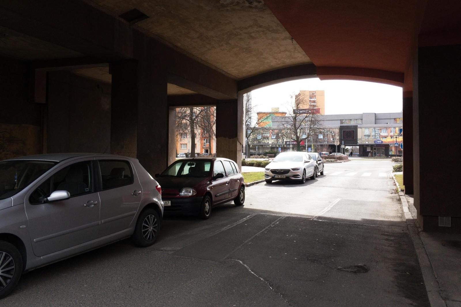 iPhone vs. staré APS-C: co má vyšší dynamický rozsah?