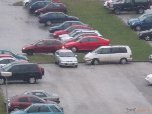 Canon IXUS 200 IS: poprvé dotykově