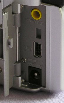 Olympus C-740 Ultra Zoom: fotoaparát s rodokmenem