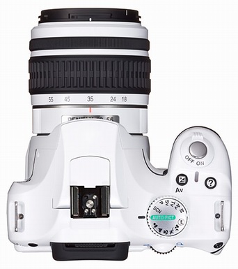 Pentax uvede limitovanou edici bílé zrcadlovky K-m
