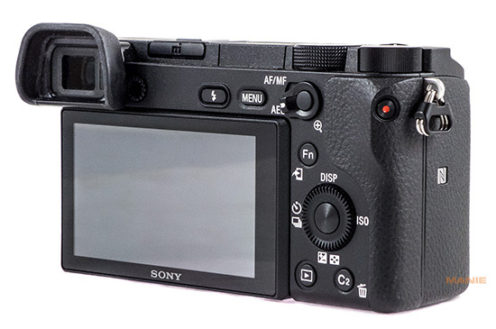 Sony A6300 (ILCE-6300): technologický extrémista