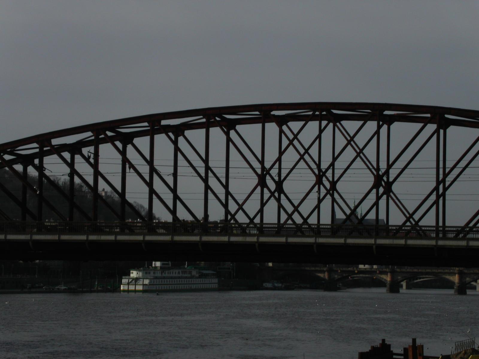 Minolta DiMAGE F100: Stříbrný elegán