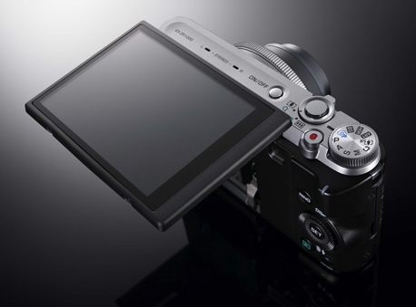 Casio EXILIM EX-ZR1000 s polohovatelným LCD