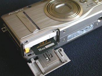 Sedmistovka se snímačem SuperCCD SR