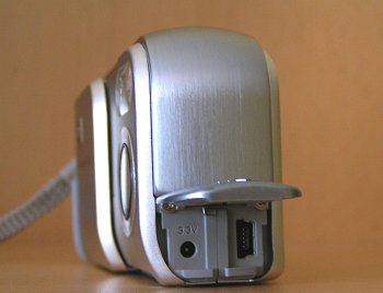 M22: odolný drobeček s fixním ohniskem