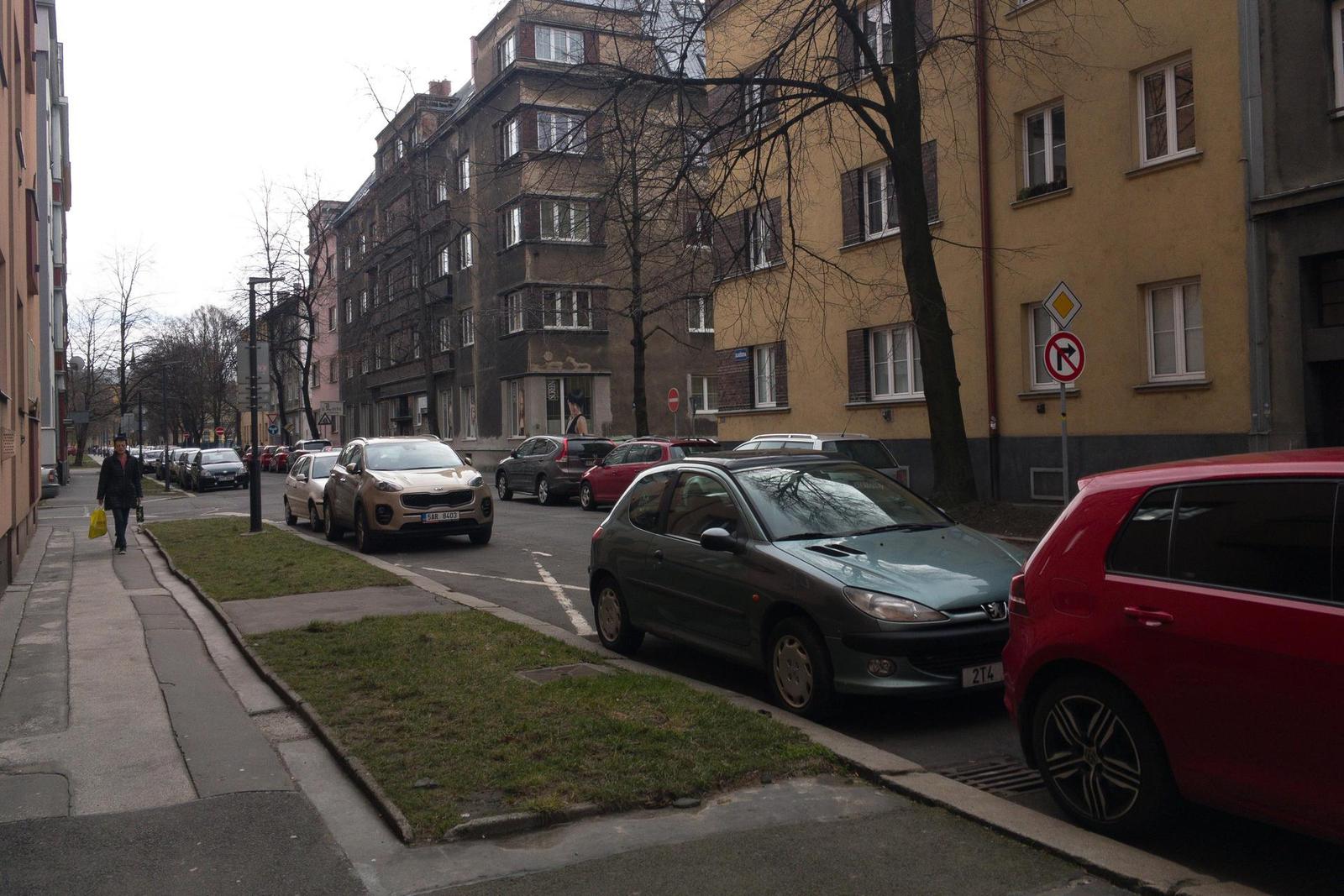 iPhone vs. staré APS-C: co má vyšší dynamický rozsah?