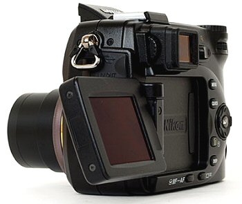 Dvě elektronické zrcadlovky u Nikonu