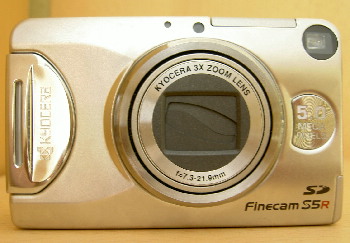 Kyocera Finecam S5R: miniaturní pětimegapixelový expres