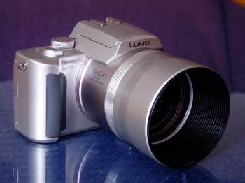 Panasonic Lumix DMC–FZ10: Vlajková loď s optikou Leica