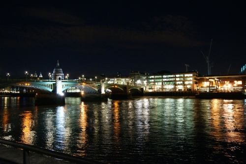 Zrcadlovka a já: Poslední večeře v Londýně