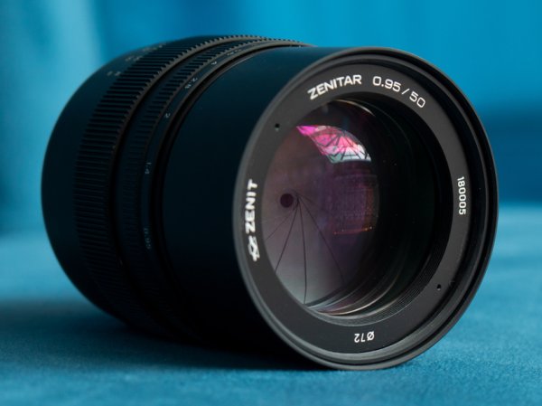 Zenit ukázal supersvětelný Zenitar 0,95/50 pro Sony FE