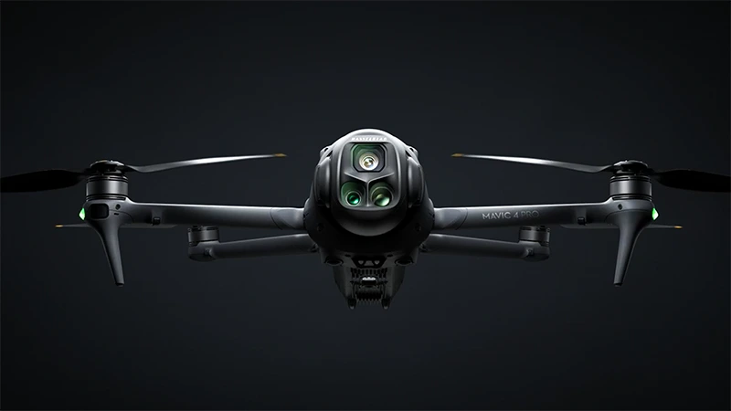 Dron DJI Mavic 4 Pro má 4/3" snímač se 100 MPx a dva tele-moduly