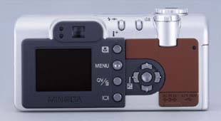 Inovace modelu X a nová dvoustovka od Minolty