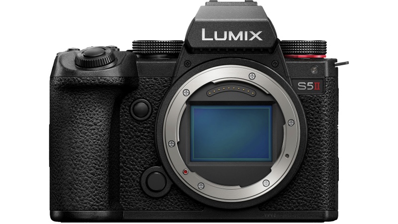 Panasonic konečně přijde s fázovým AF, prý by měl představit Lumix S5 II