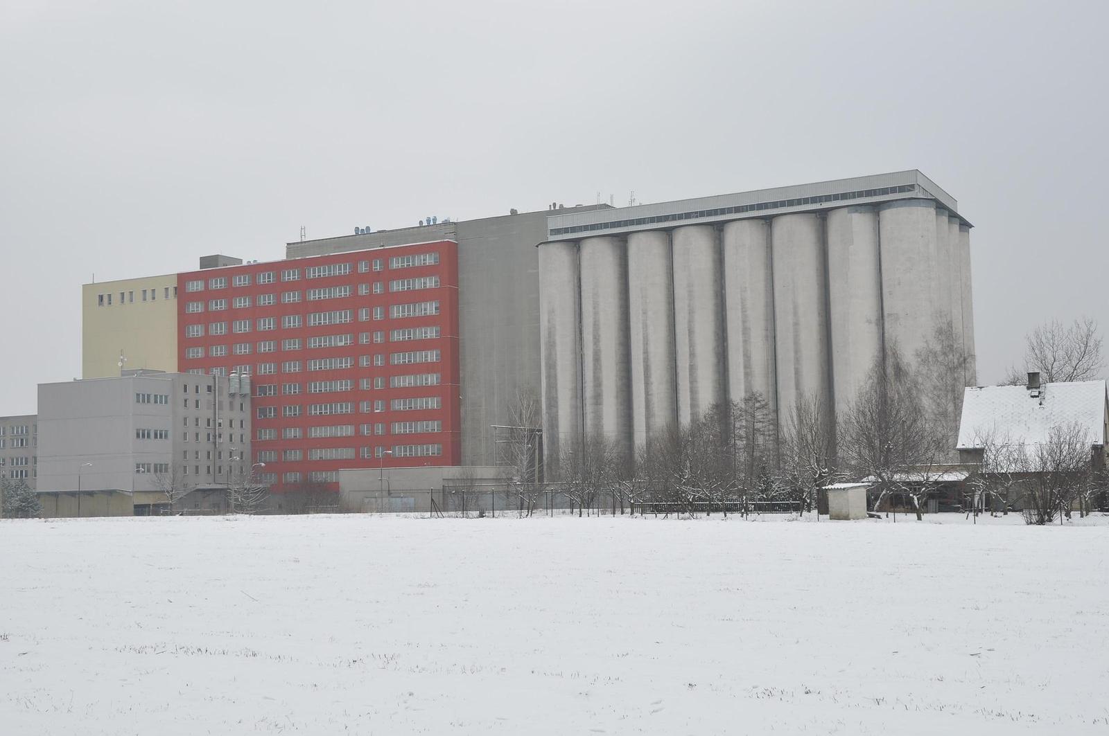 Dva objektivy nebo jeden ultrazoom?