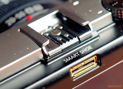 Samsung NX100: "zrcadlovka" do kapsy