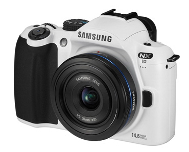 Samsung NX10 bude i v bílé barvě