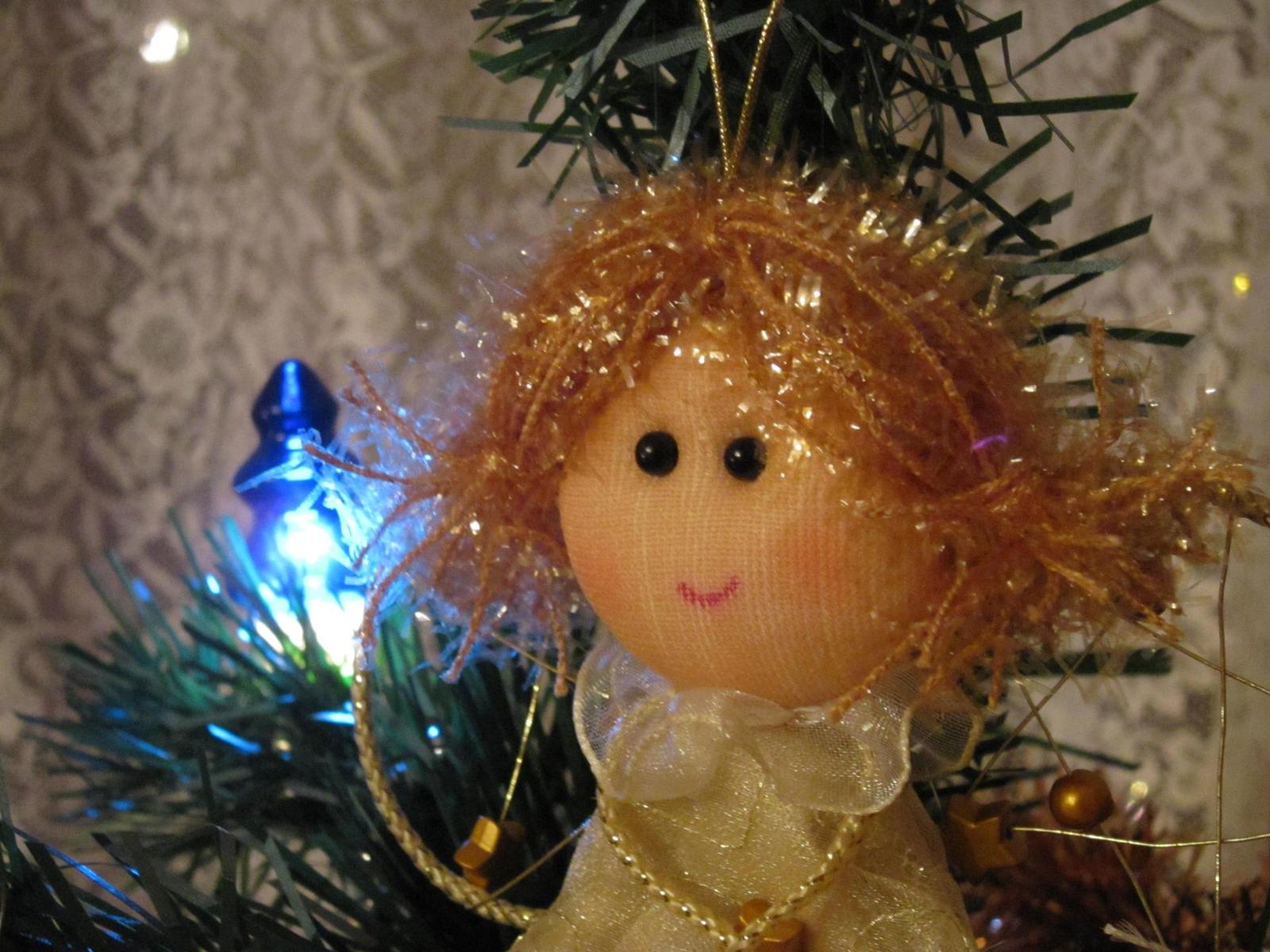 Canon IXUS 200 IS: poprvé dotykově