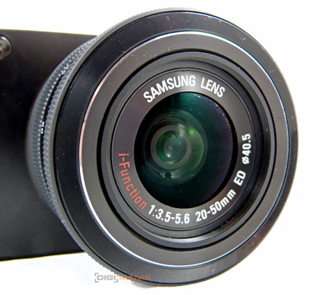 Samsung NX100: "zrcadlovka" do kapsy