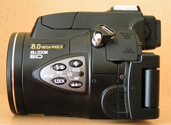 Coolpix 8700: zrcadlovka v zajetí osmiček