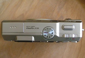 FinePix F710: krasavec s širokoúhlým snímáním