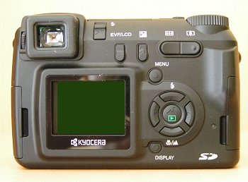 Kyocera M410R: síla šedesátinásobného přiblížení černé krasavice