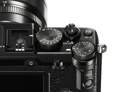 Fujifilm X-E2 s hybridním autofokusem