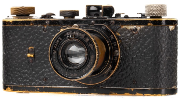 Leica 0-Series Oskara Barnacka se vydražila za 14,4 mil. EUR, čekaly se 3