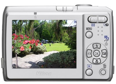 Nikon Coolpix L1: Našlápnutý automat