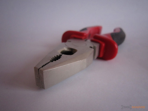 Canon IXUS 200 IS: poprvé dotykově