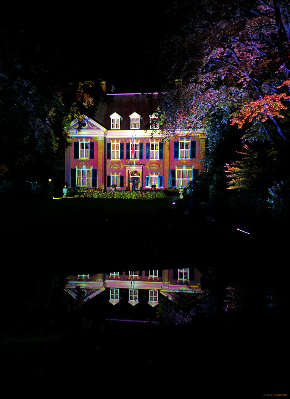 GLOW 2013: umělecká světelná show