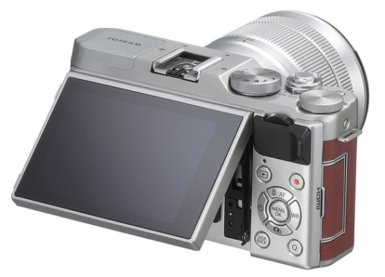 Retro Fujifilm X-A3 s otočným displejem