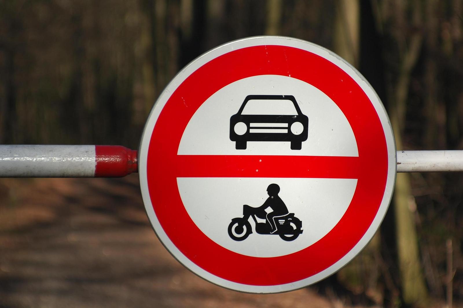 Jupiter-9 85mm F2.0 (M39)