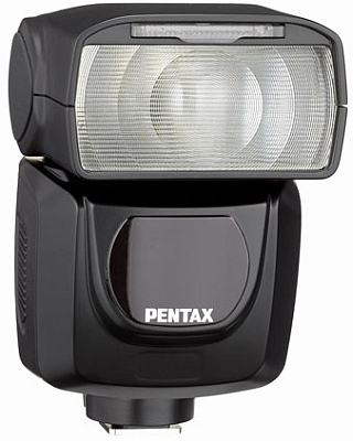 Pentax chystá nový externí blesk a objektiv ve formě krytka těla