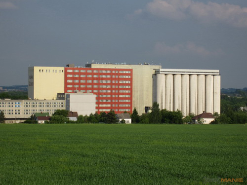 Canon IXUS 220 HS: multifunkční Karkulka