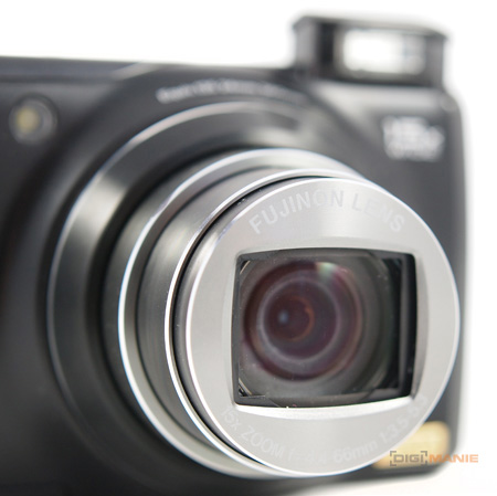 Fujifilm FinePix F300EXR: klame tělem