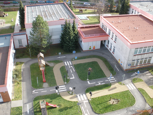 Olympus FE-370: stabilní zoom za hubičku