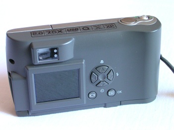 Olympus C-220Z: Fotoaparát s rodokmenem