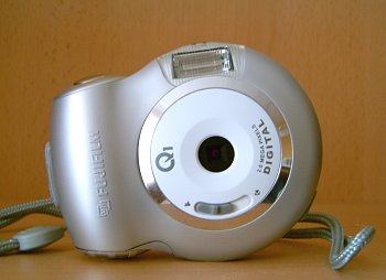 Q1 Digital: hračka s jednoduchou optikou