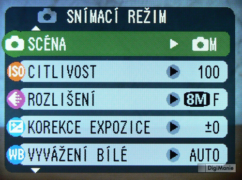 FinePix F480: levný kompakt se širokoúhlým objektivem