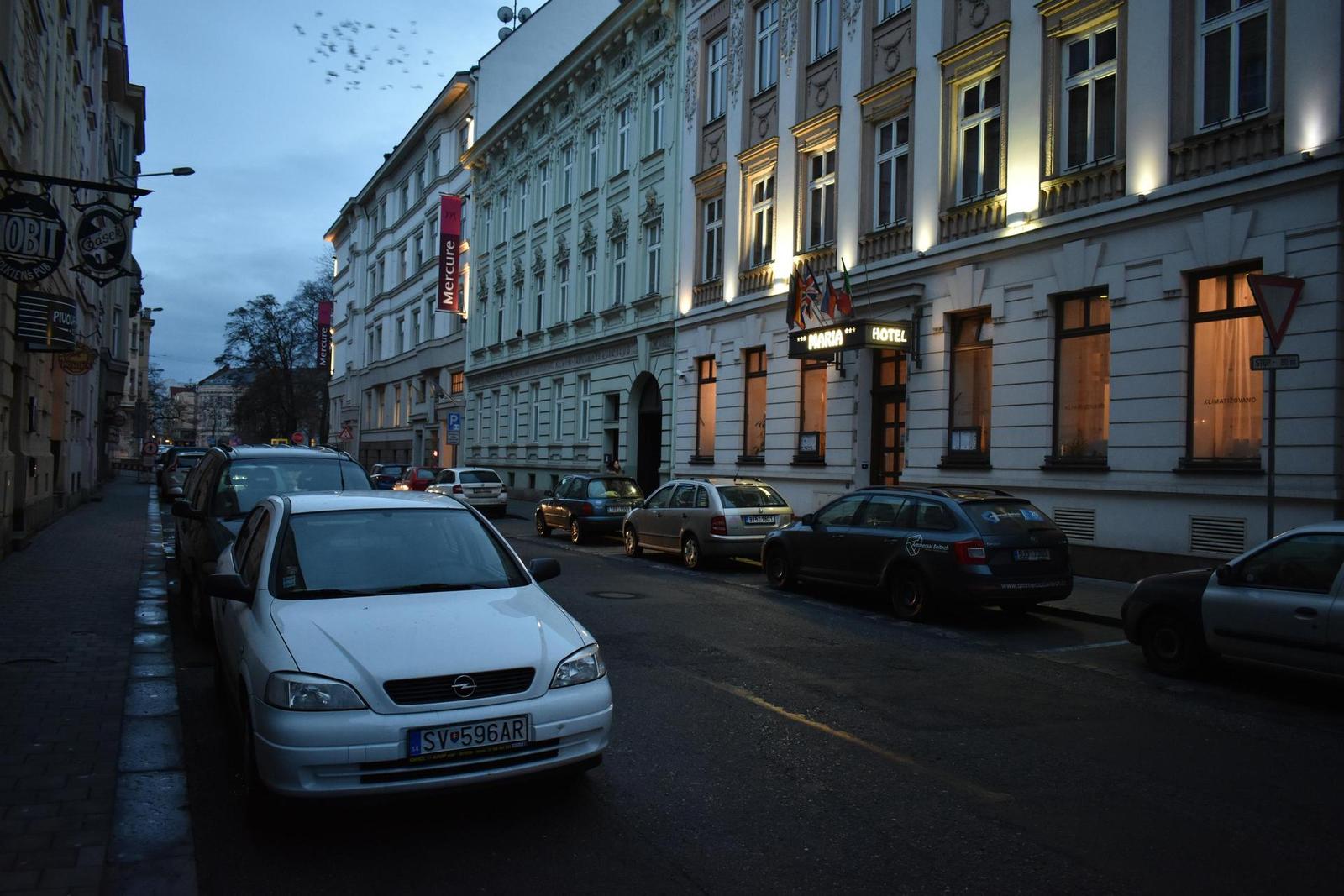 Nikon D3400: moderní low-end