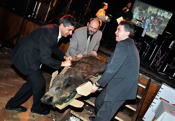 Ejhle člověk 25: Společenské události