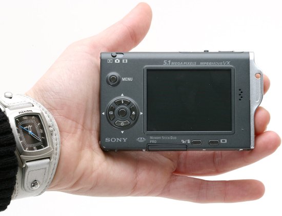 Extrahubený Sony Cyber-shot DSC-T7