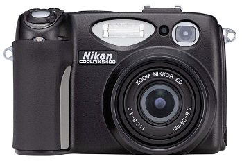 Nový pětimegapixelový foťák od Nikonu!