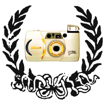 Nikon zvyšuje produkci D70 a končí s kompakty na kinofilm